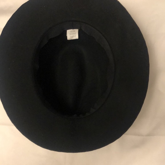 Black short floppy hat - Picture 10 of 11
